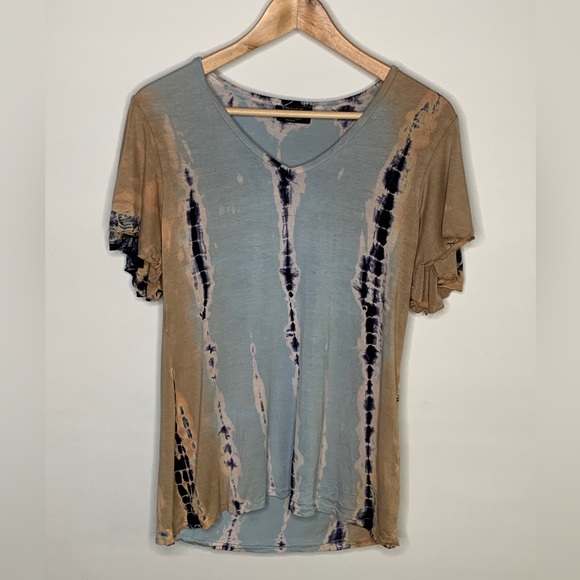 Tryst Tie Dye Shirt with flowy lettuce sleeves - Picture 2 of 5